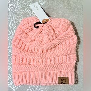 K&B Acrylic Knit Beanie in Pink